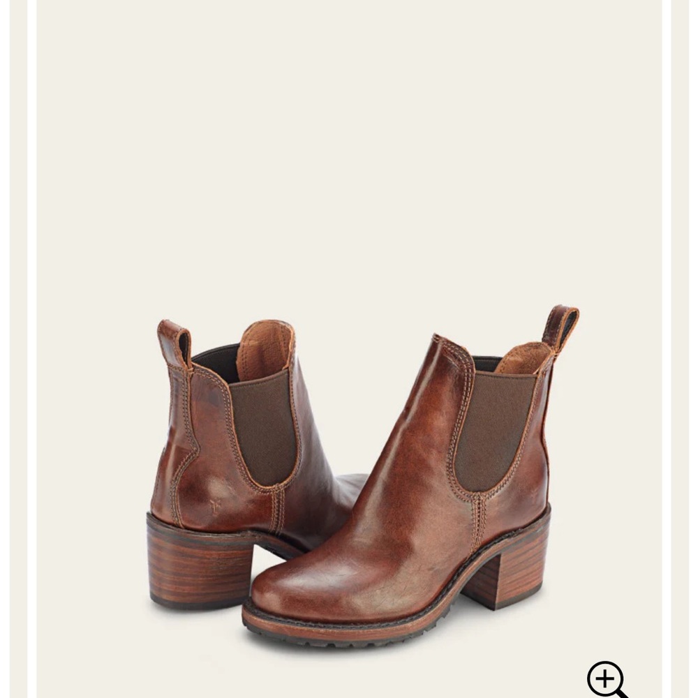 Frye Sabrina Chelsea boot in cognac, size 6.5